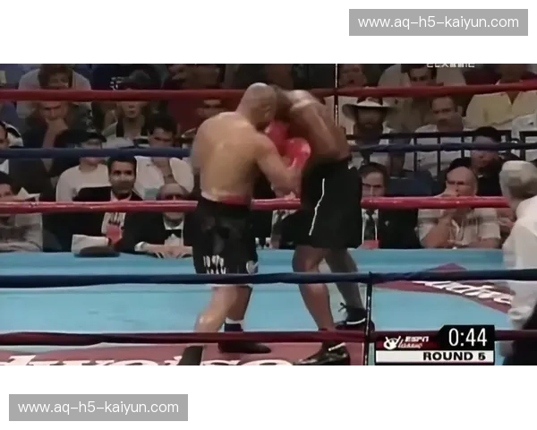 碎颅者的礼赞：当大卫·图阿遇见伊比布奇，重量级拳击最后的暴力图腾